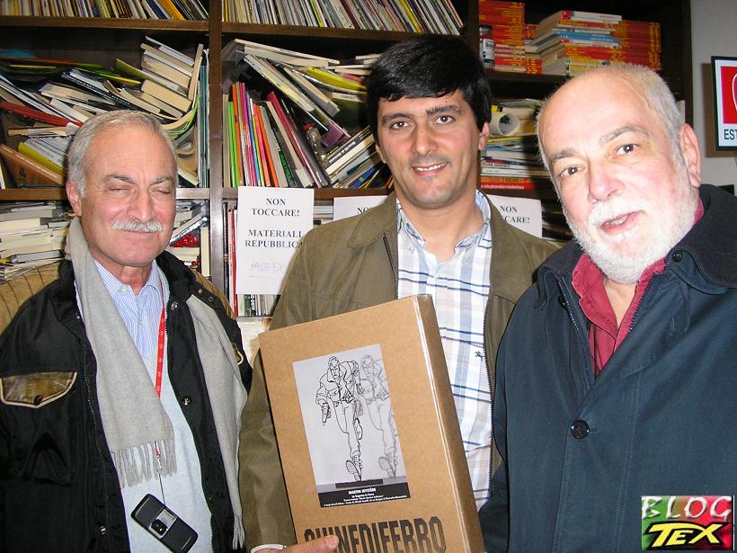 Gianni Petino, José Carlos, Alfredo Castelli e a estatueta de Martin Mystère