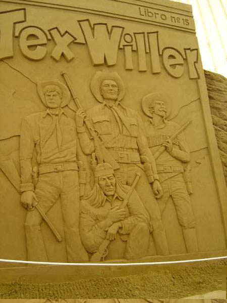Tex e seus pards esculpidos em areia