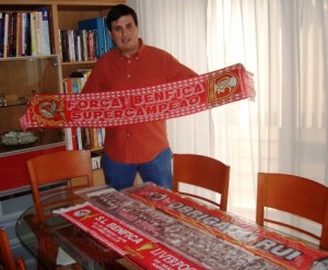 Pedro Freire e os cachecóis do Benfica