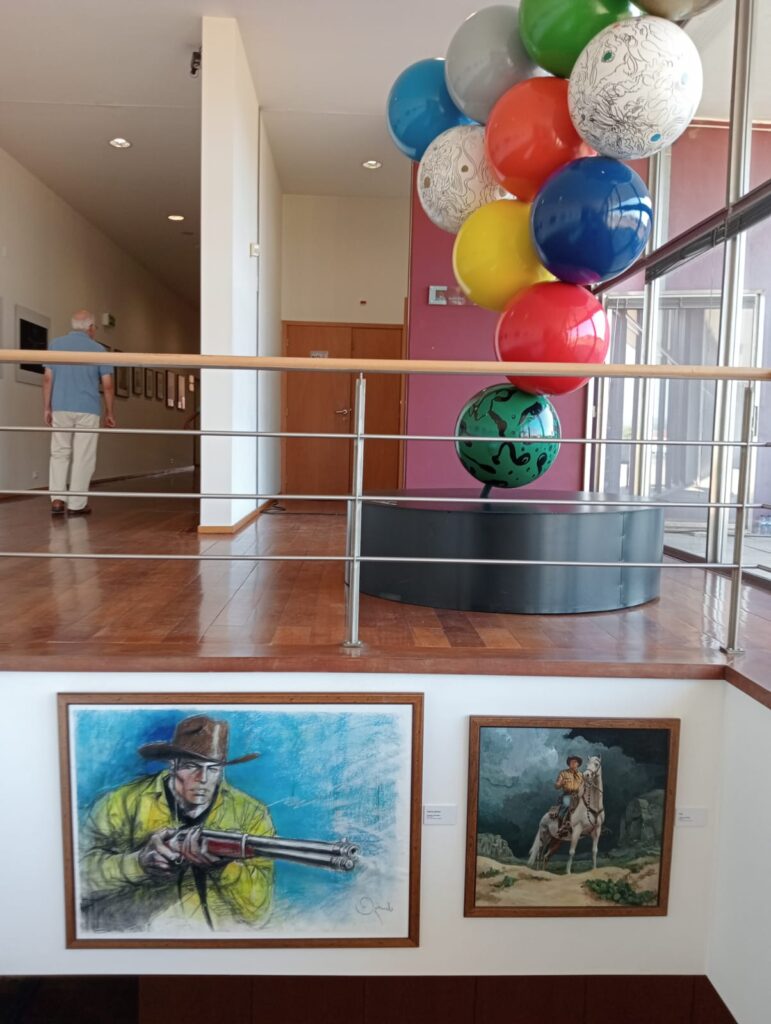 Pinturas de Tex realizadas por Massimo Rotundo e por Laura Zuccheri expostas na exposição '20 Anos de Museu'