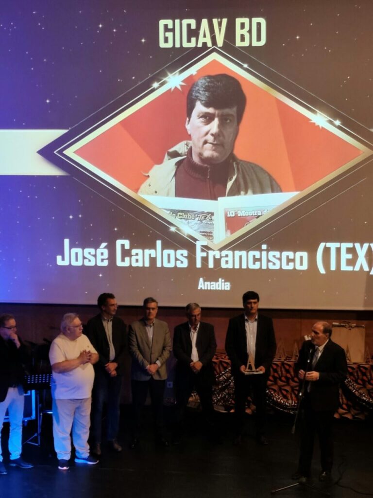 José Carlos Francisco recebe o Prémio Anim'Arte BD em Viseu, orgulhosamente acompanhado pelo Presidente da Câmara Municipal de Anadia, pelo editor Dorival Vitor Lopes, pelo Diretor do Museu do Vinho Bairrada e pelos seus colegas de Direção do Clube Tex Portugal